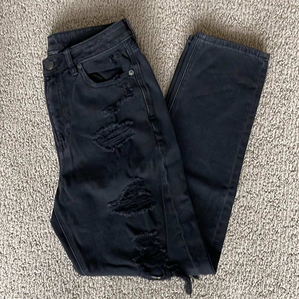 American Eagle - size 6, long - distressed mom jeans